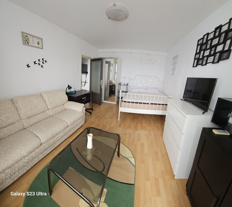 Titan, langa Auchan, cf.1,