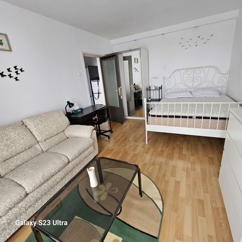 Titan, langa Auchan, cf.1,