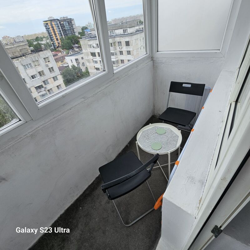 Titan, langa Auchan, cf.1,